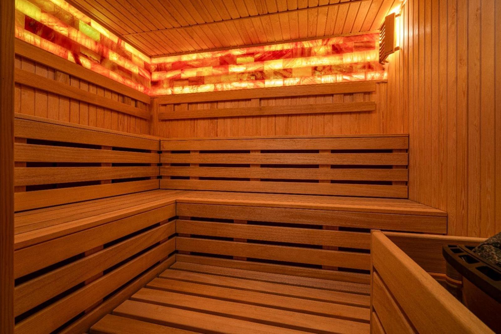 Hotel Valedor Boutique & Spa Буштени Экстерьер фото