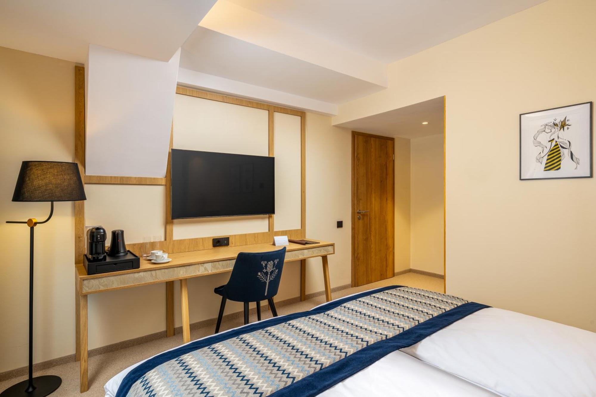 Hotel Valedor Boutique & Spa Буштени Экстерьер фото