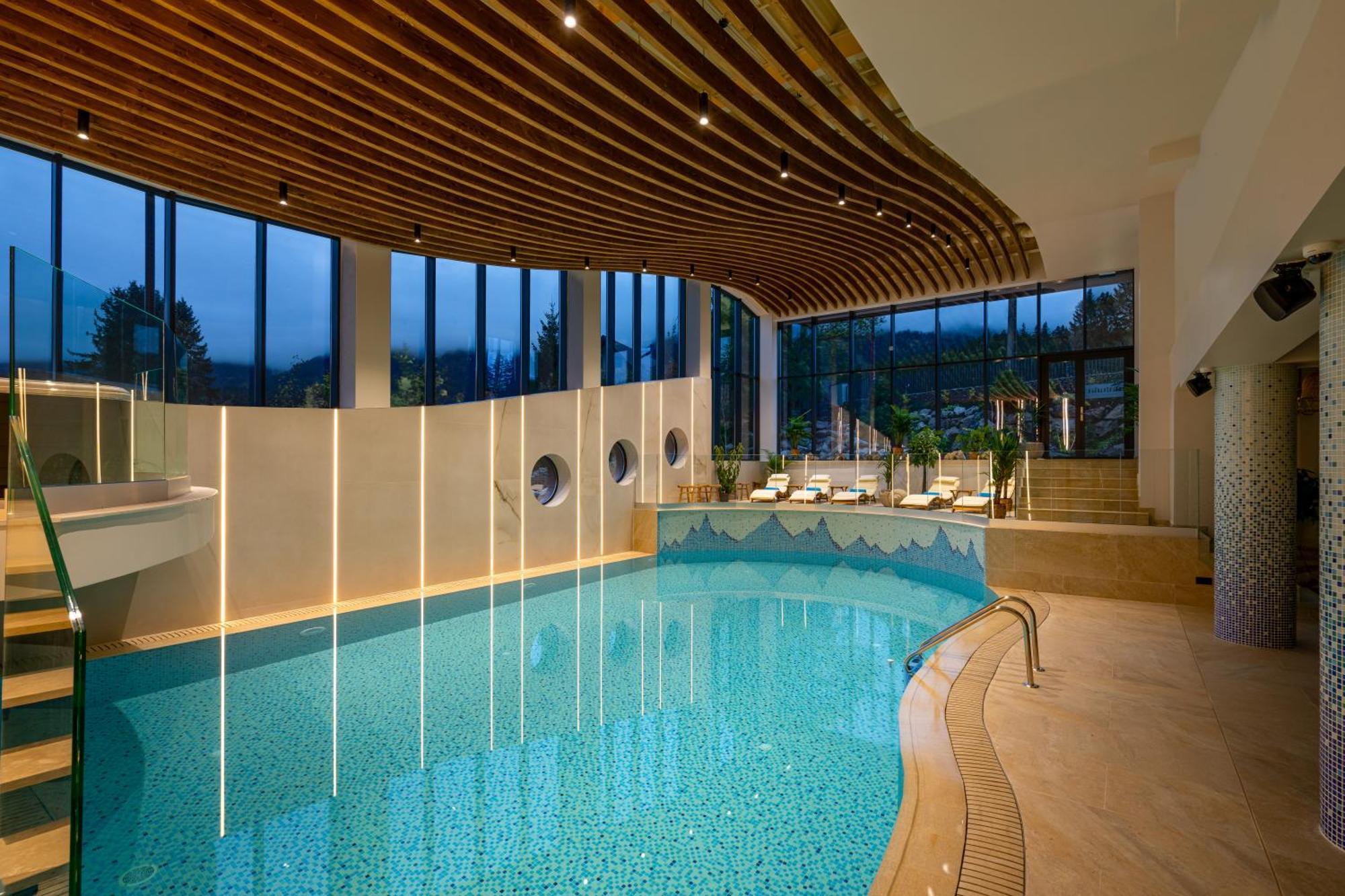 Hotel Valedor Boutique & Spa Буштени Экстерьер фото