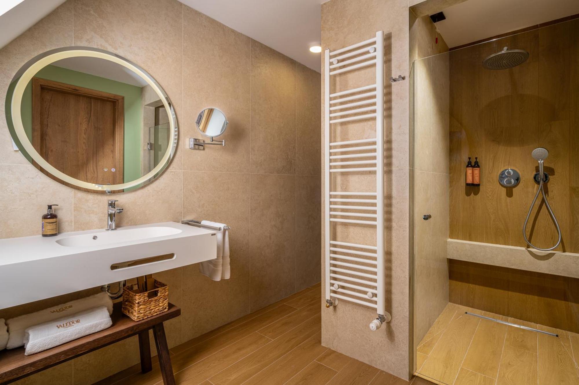 Hotel Valedor Boutique & Spa Буштени Экстерьер фото
