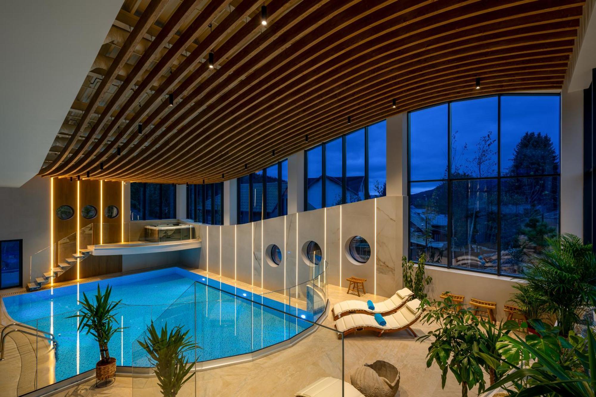 Hotel Valedor Boutique & Spa Буштени Экстерьер фото