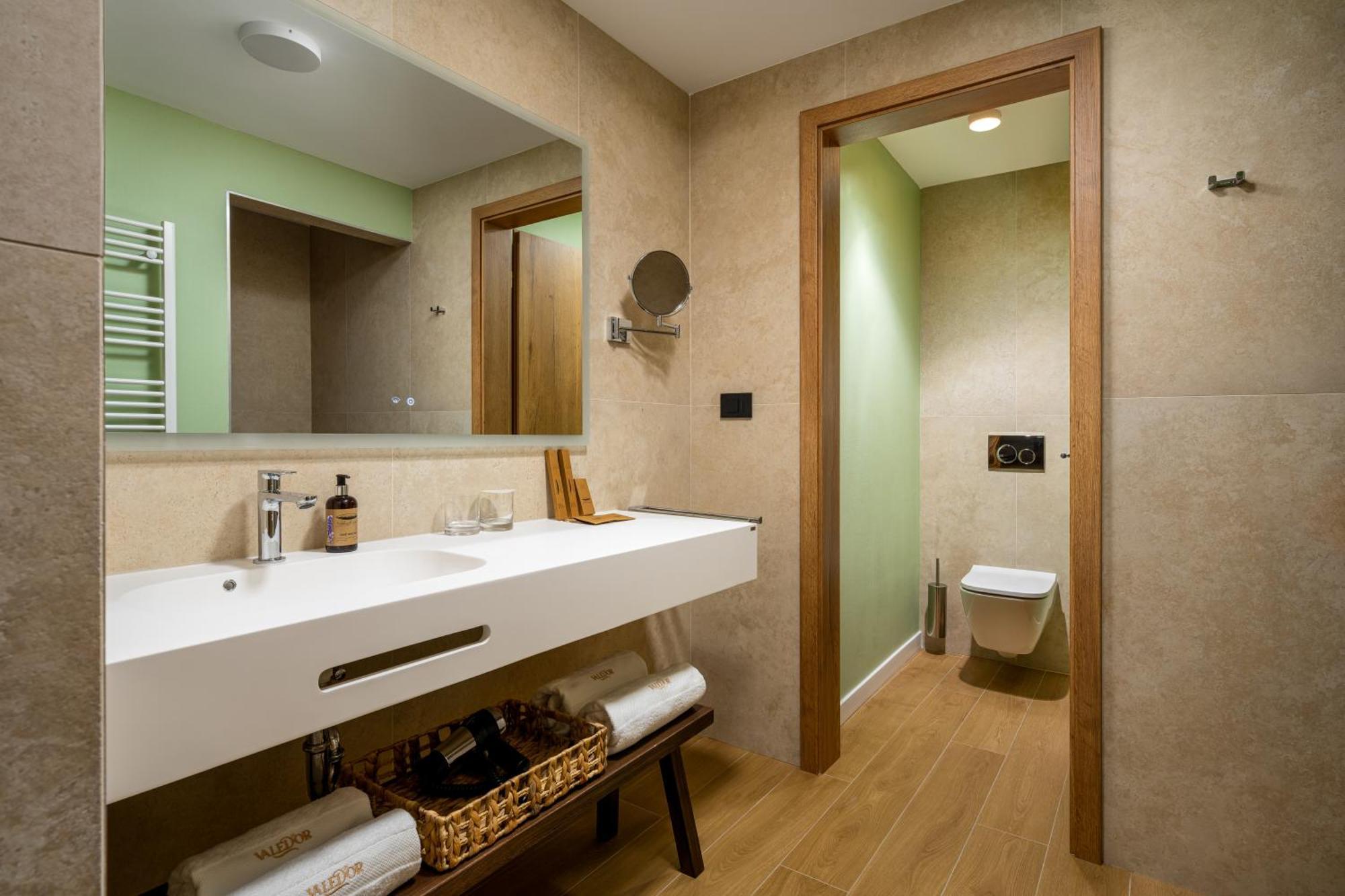 Hotel Valedor Boutique & Spa Буштени Экстерьер фото