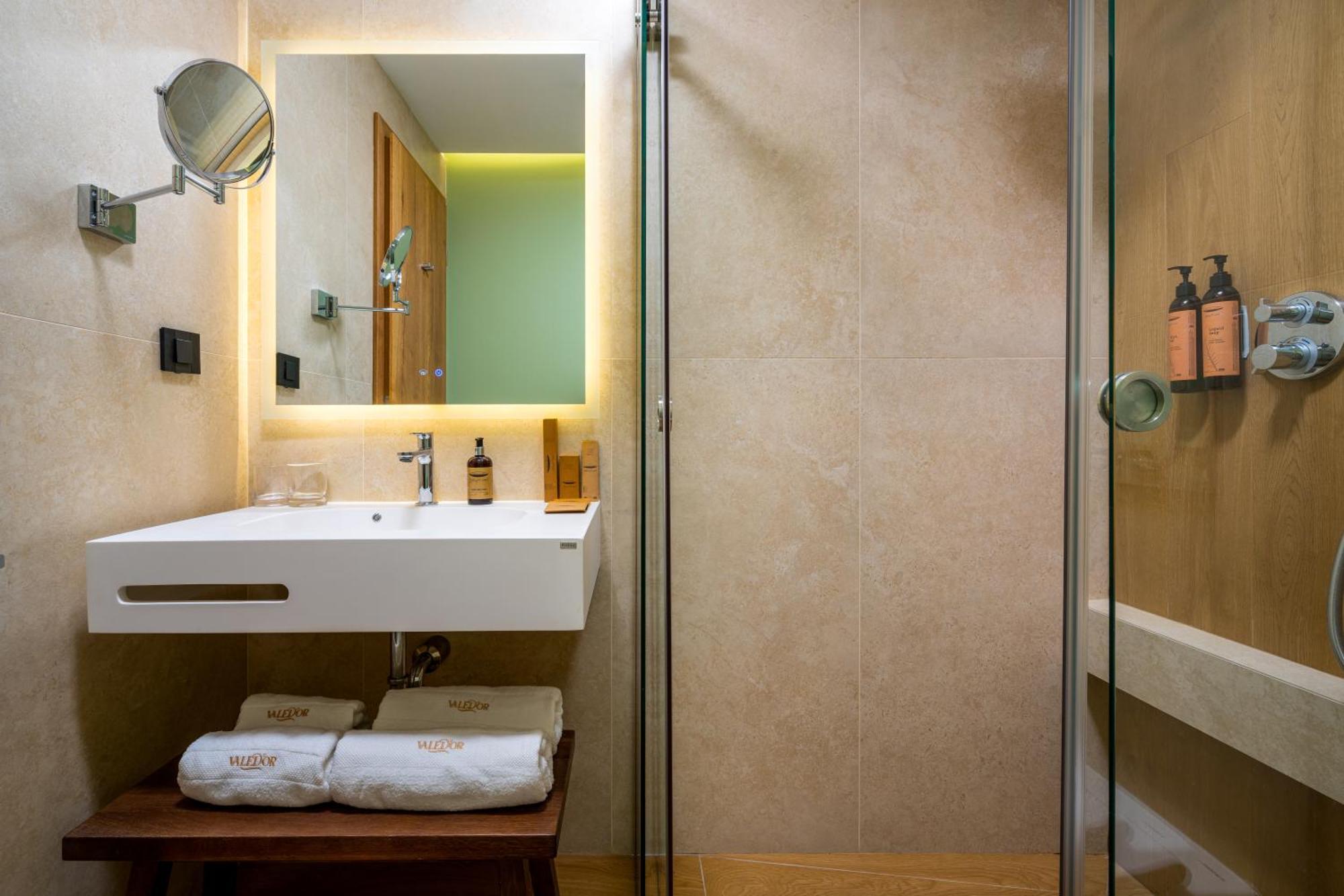 Hotel Valedor Boutique & Spa Буштени Экстерьер фото